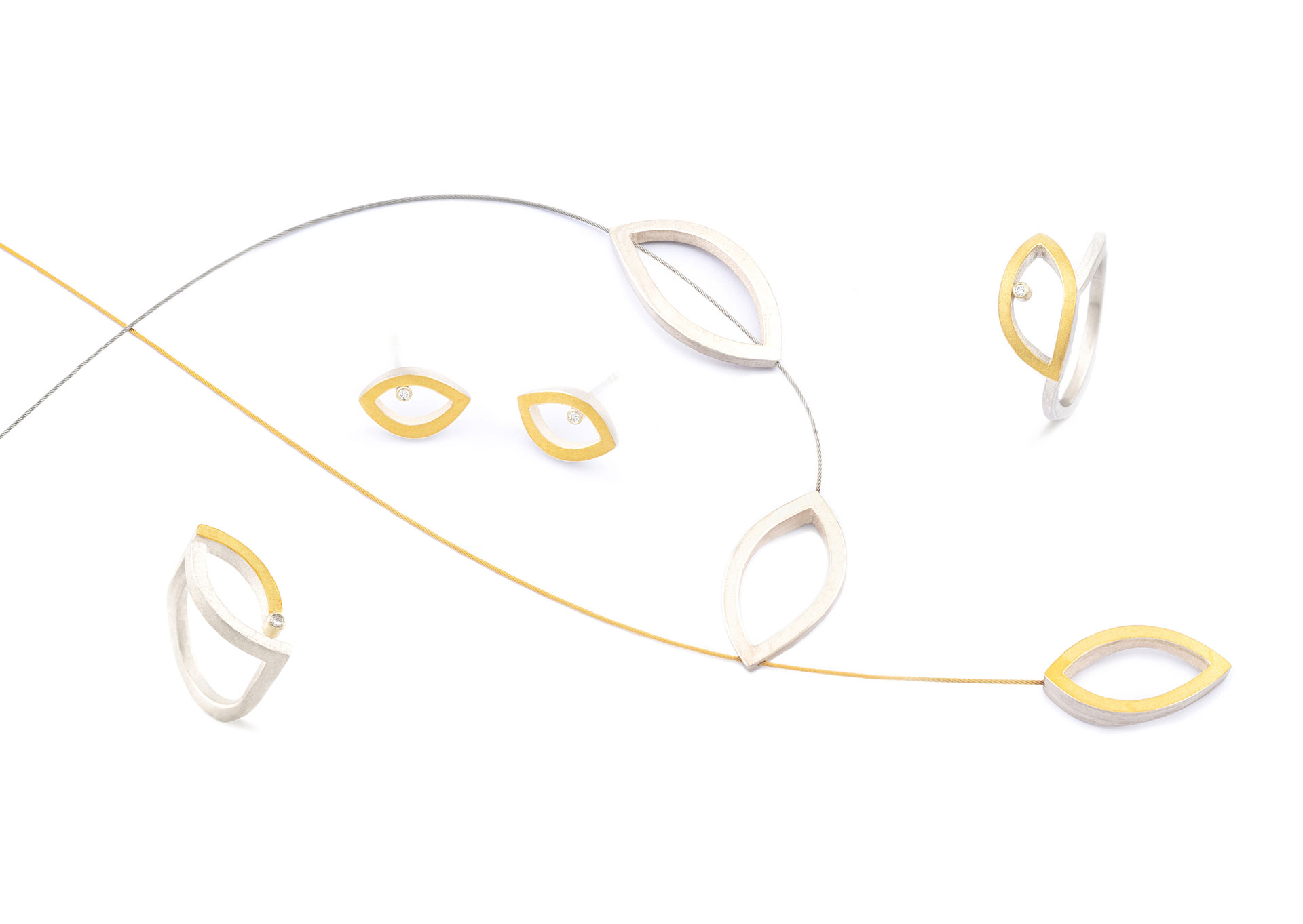 Moderne Goldschmuck Kollektion - Ring und Anhänger Set bei Schmollgruber Innsbruck